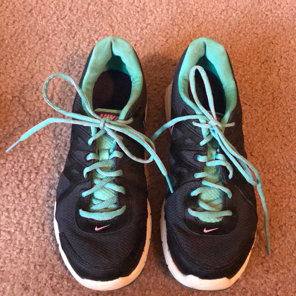 Women’s Nike Revolution 2 (size 9.5)